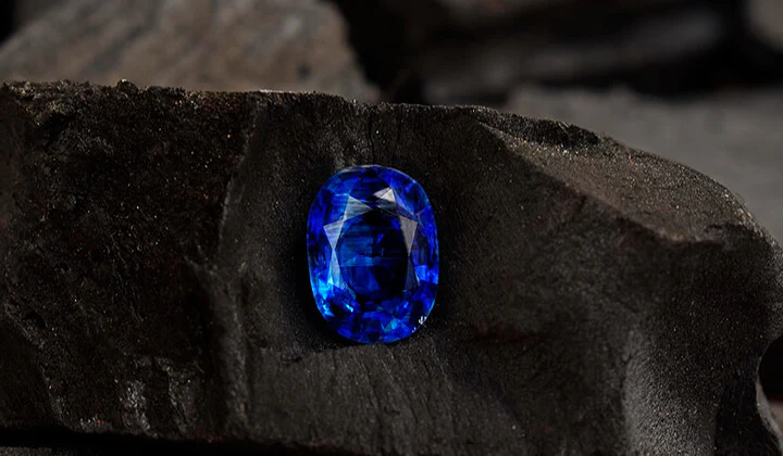 Die Vielseitigkeit und Anziehungskraft von blauem Saphirschmuck in der modernen Mode